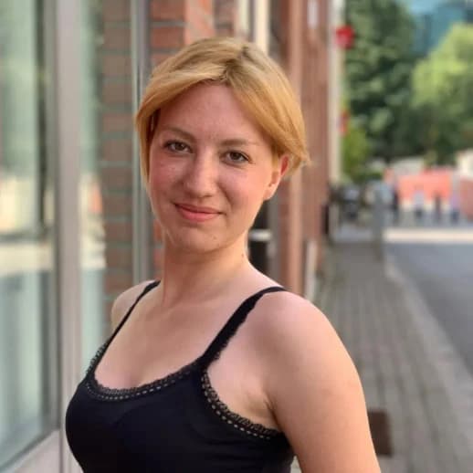 Ritratto femminile dalla galleria clienti di benesserecapelli®